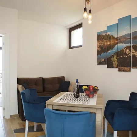 Dvori Sky View E14 - Free Private Parking Apartmán